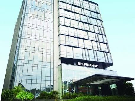 Direktur BFIN Tampung 5 Juta Saham Harga Bawah