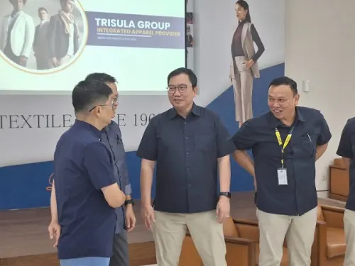 Dua Investor TRIS Kompak Lego 700 Saham, Raup Rp122M
