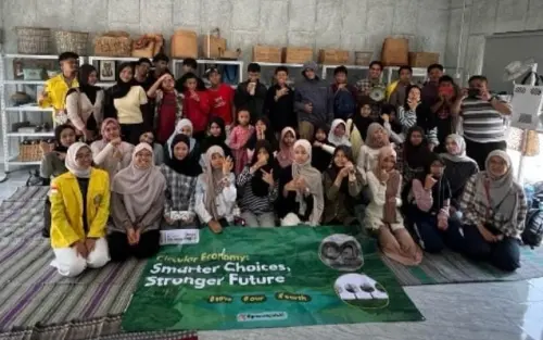 Mahasiswa FEB UI dan Green English Edukasi Ekonomi Sirkular