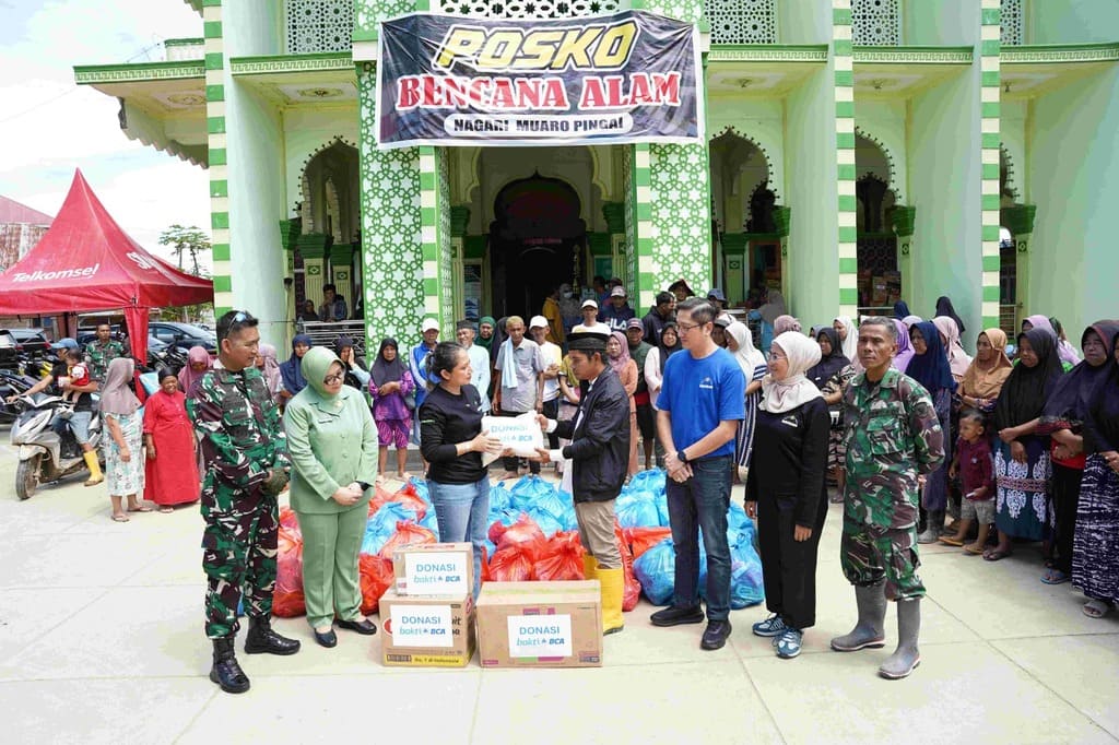 Bakti BCA Bersama TNI Percepat Pemulihan Korban Banjir di Sumatra