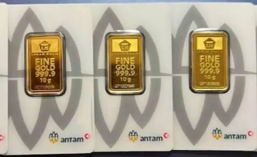 Harga Emas Antam Senin ini Turun Rp44.000 per Gram