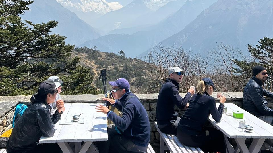 5.365 Mdpl dan Sebuah Kesadaran: Ketika Everest Base Camp Mengajarkan Arti Syukur