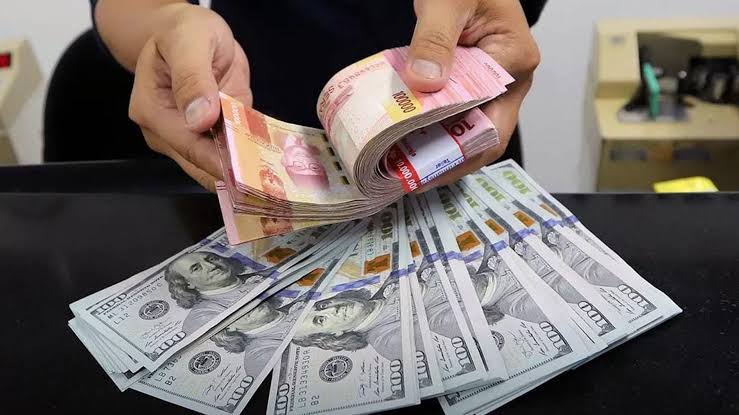 Rupiah Melemah saat IHSG To The Moon, Kok Bisa?