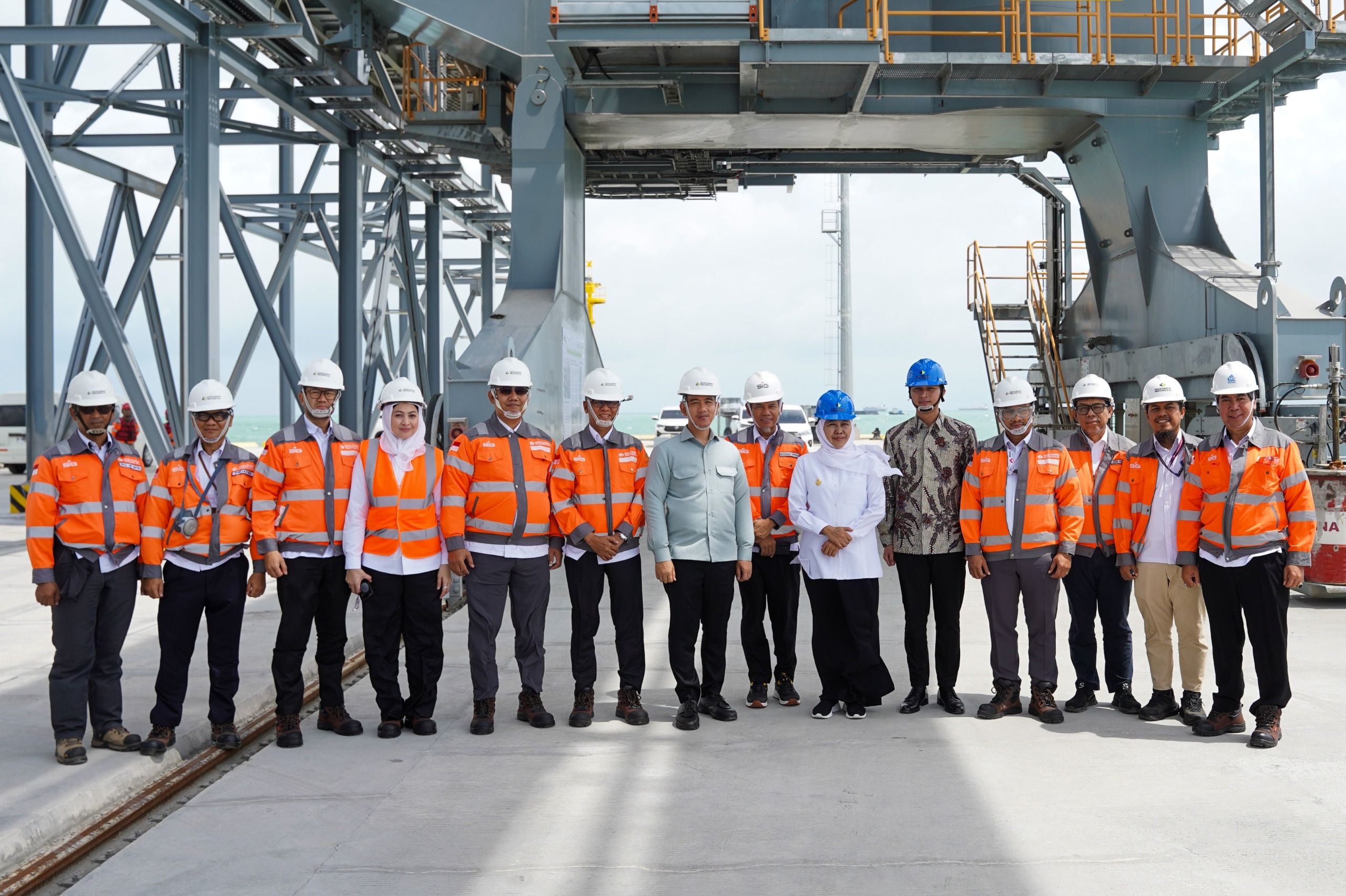 Tinjau Proyek Dermaga Tuban, Wapres Gibran Dukung Upaya SIG Tingkatkan Ekspor