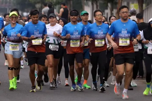 Menkes Budi dan Direksi BTN Jadi Guide Runner Pelari Disabilitas di 5K BTN JAKIM 2026