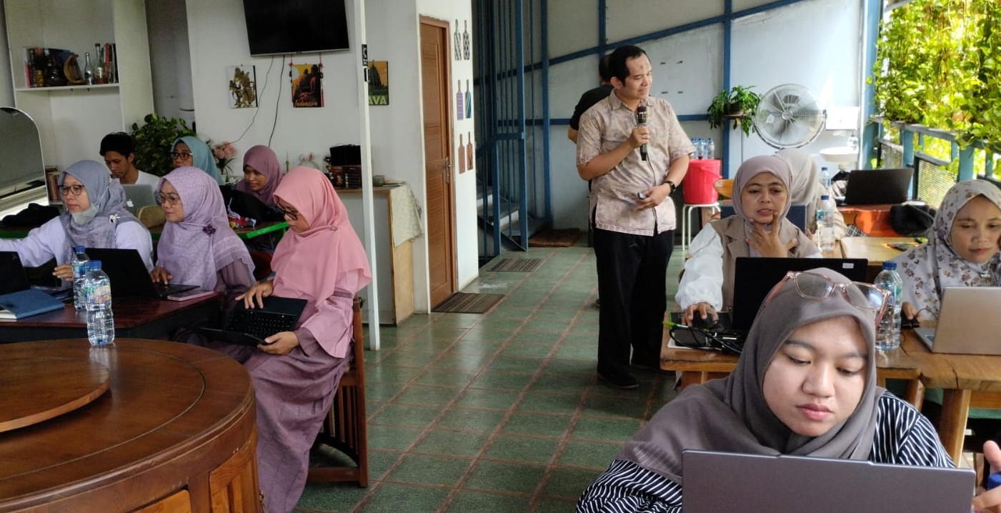 SC MM FEB UI Dorong Literasi AI, Bekali Guru dan Pelajar di Tangsel