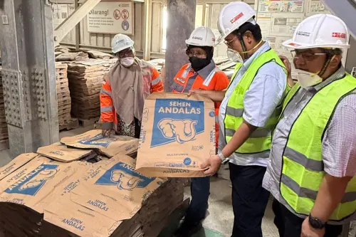 Pastikan Stok Aman, Direktur Operasi SIG Turun Langsung Inspeksi Fasilitas Semen di Aceh