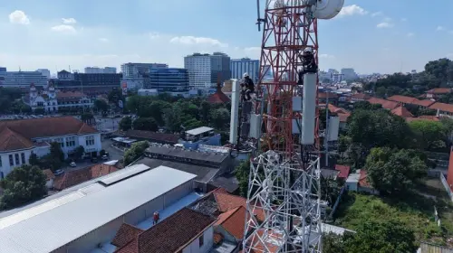 XLSMART (EXCL) Cetak Pendapatan Rp24T, Laba Meroket 294% di Semester I-2026