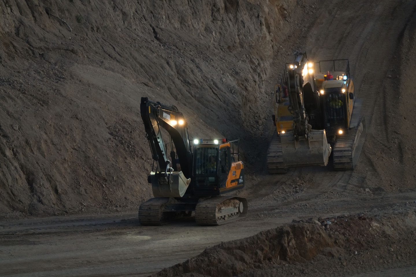 Merdeka Gold (EMAS) Jajaki Potensi Melantai di Bursa Hong Kong, Masih Tahap Awal?